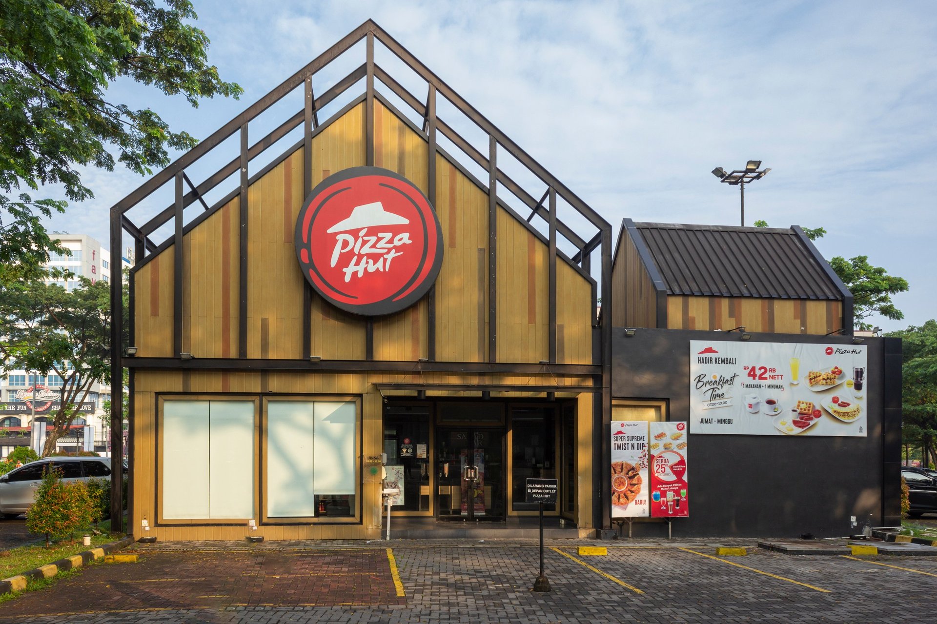 Pizza Hut Restaurant